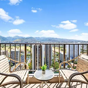 Stunning Mountain View Condo, Near With Parking , Honolulu United States